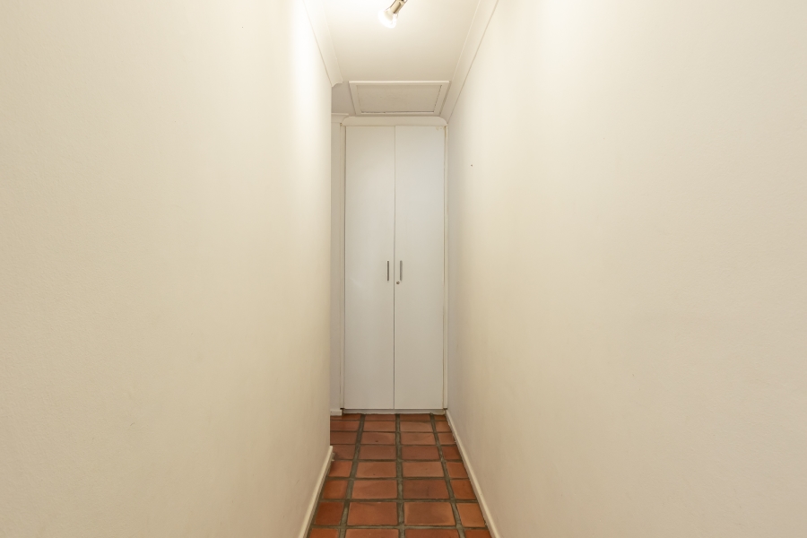 To Let 2 Bedroom Property for Rent in Claremont Village Western Cape